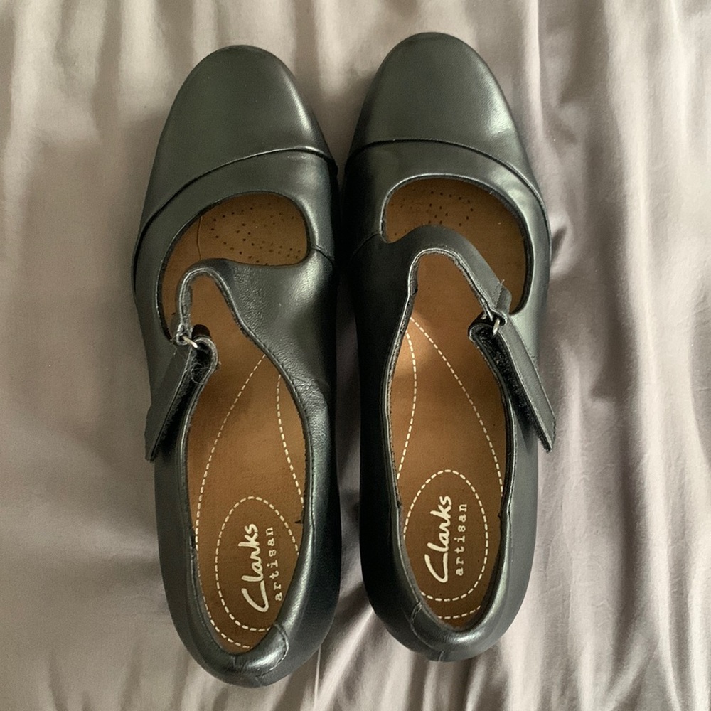 Clarks artisan black leather shoes